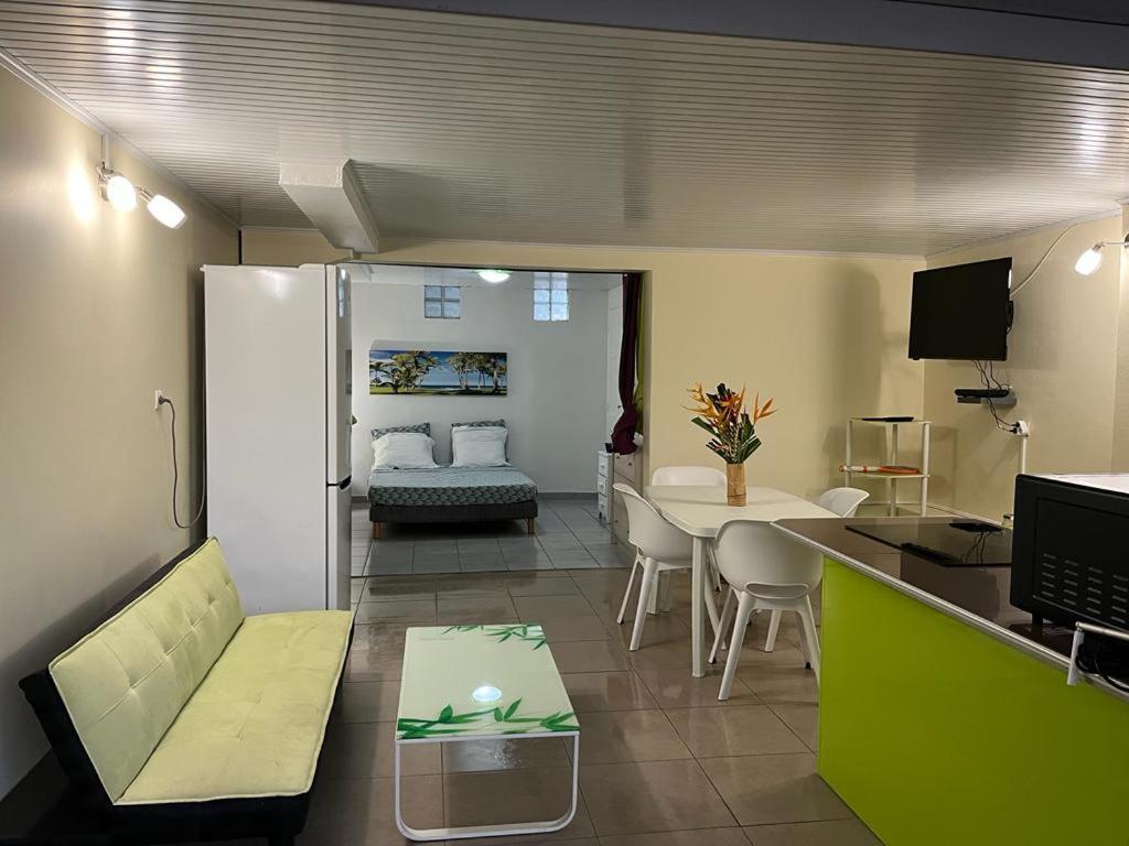 Agreable Appartement En Rez-De-Jardin A 450M De La Mer Sainte-Anne Exterior photo