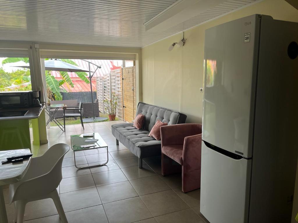 Agreable Appartement En Rez-De-Jardin A 450M De La Mer Sainte-Anne Exterior photo